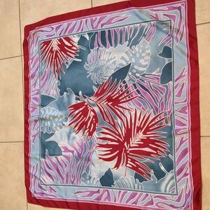 TIE RACK Vintage Square Floral Scarf      33 x 33